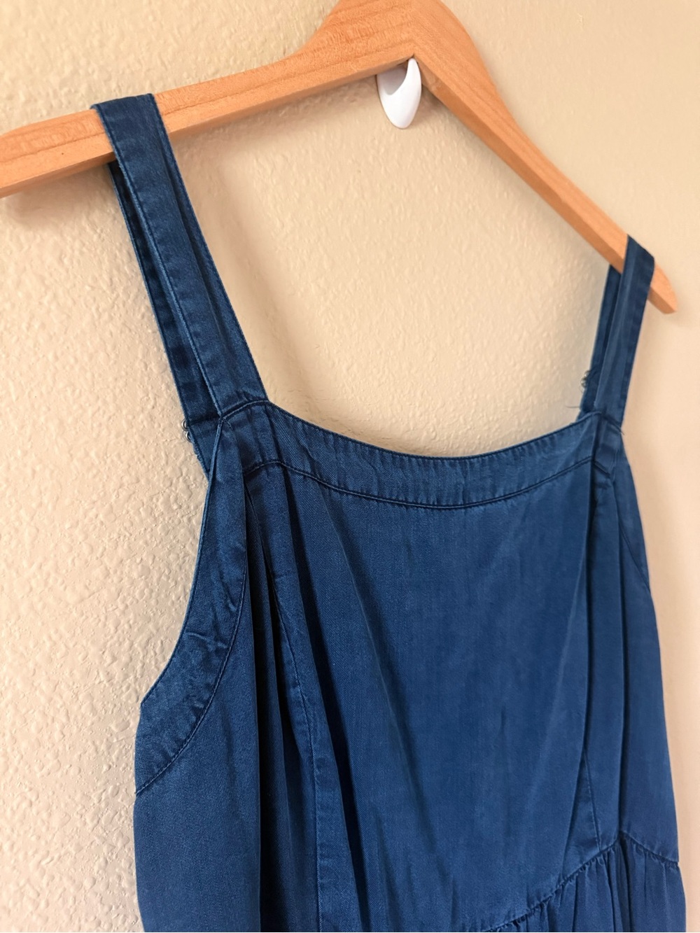 Old Navy Navy Tiered Maxi Dress - Sleeveless Summer Style - Picture 3 of 6